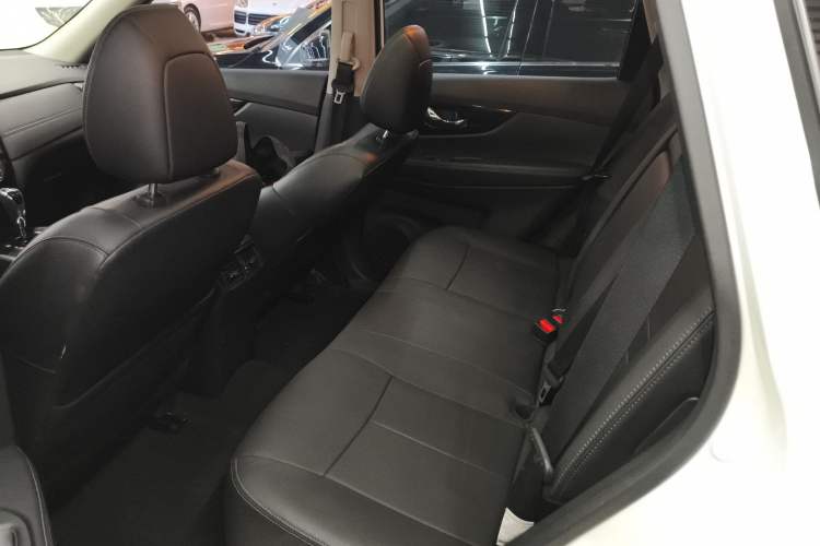 Used Nissan X-Trail 2019 2.5L CVT Smart Connect Luxury Edition 4WD Left Rear Seat