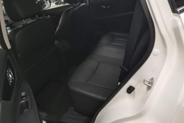 Used Nissan X-Trail 2019 2.5L CVT Smart Connect Luxury Edition 4WD Left Rear Seat