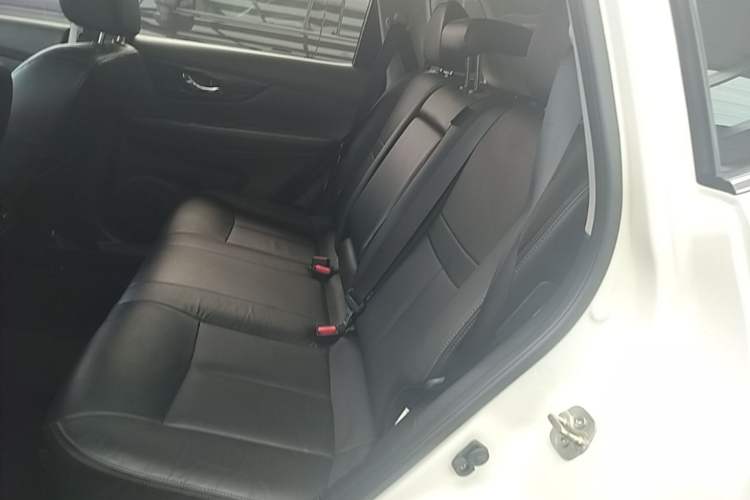 Used Nissan X-Trail 2019 2.5L CVT Smart Connect Luxury Edition 4WD Left Rear Seat