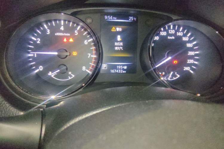 Used Nissan X-Trail 2019 2.0L CVT 7-Seater Comfort Version 2WD Odometer Close Up