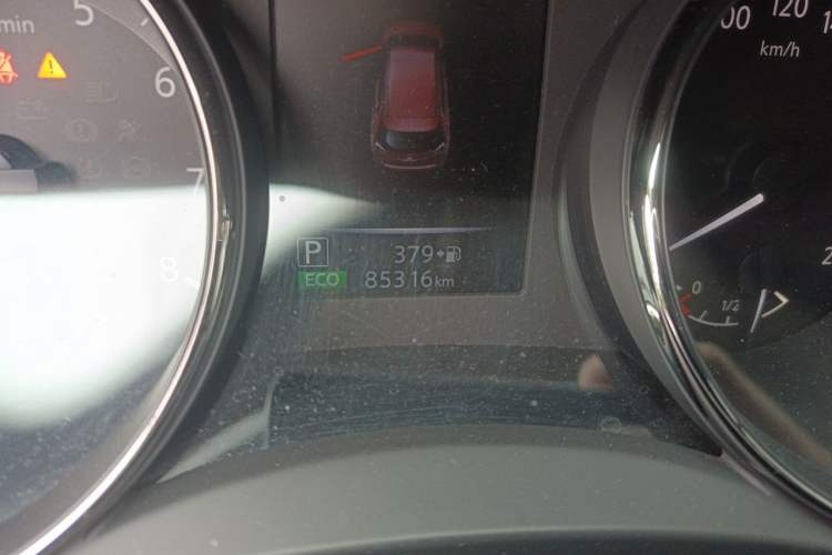 Used Nissan X-Trail 2019 2.0L CVT Comfort Edition 2WD Odometer Close Up
