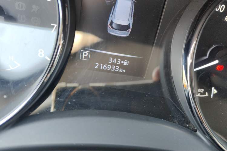 Used Nissan X-Trail 2019 2.5L CVT Smart Connect Luxury Edition 4WD Odometer Close Up