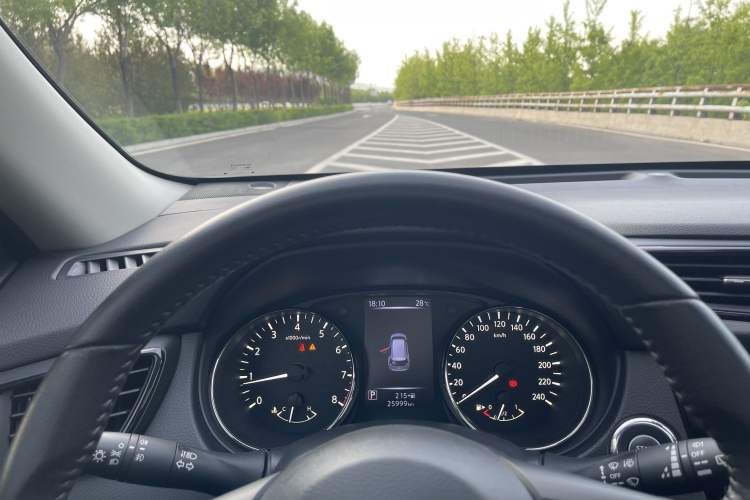 Used Nissan X-Trail 2019 2.0L CVT Smart Connect Comfort Edition 2WD Odometer Close Up