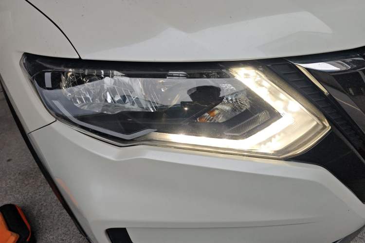 Used Nissan X-Trail 2019 2.0L CVT Comfort Edition 2WD Right Front Headlight