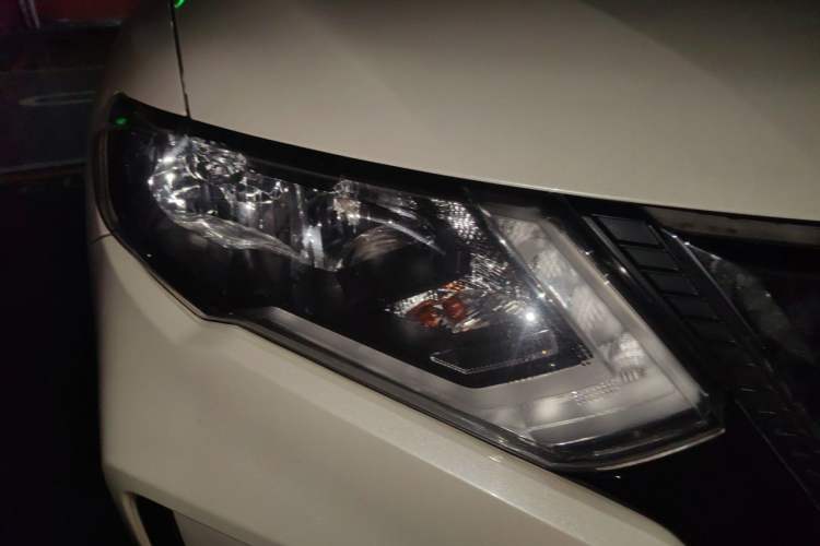 Used Nissan X-Trail 2019 2.0L CVT Smart Connect Comfort Edition 2WD Right Front Headlight
