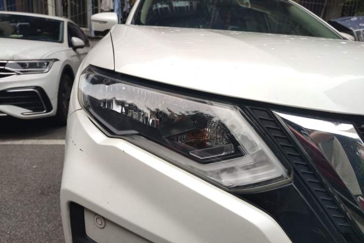 Used Nissan X-Trail 2019 2.5L CVT Smart Connect Luxury Edition 4WD Right Front Headlight