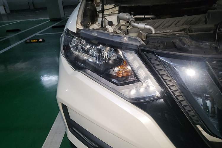 Used Nissan X-Trail 2019 2.0L CVT Comfort Edition 2WD Right Front Headlight
