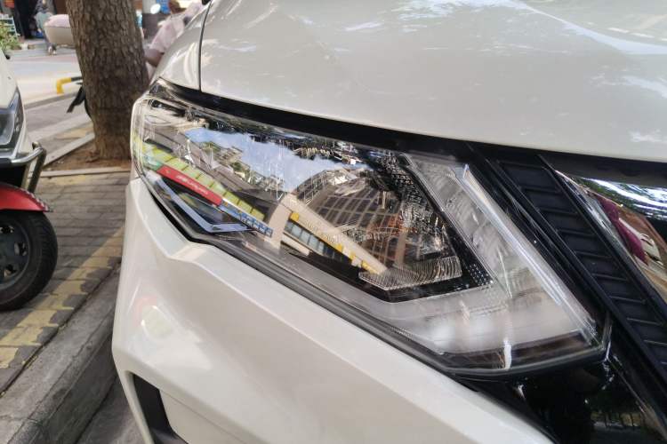 Used Nissan X-Trail 2019 2.0L CVT Smart Connect Comfort Edition 2WD Right Front Headlight