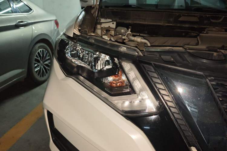 Used Nissan X-Trail 2019 2.0L CVT Smart Connect Comfort Edition 2WD Right Front Headlight