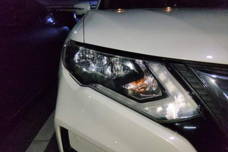 Used Nissan X-Trail 2019 2.5L CVT Smart Connect Luxury Edition 4WD Right Front Headlight