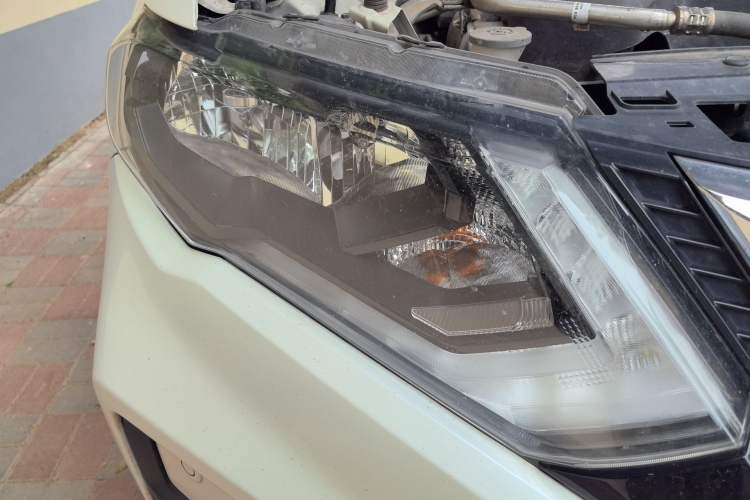 Used Nissan X-Trail 2019 2.5L CVT Smart Connect Luxury Edition 4WD Right Front Headlight
