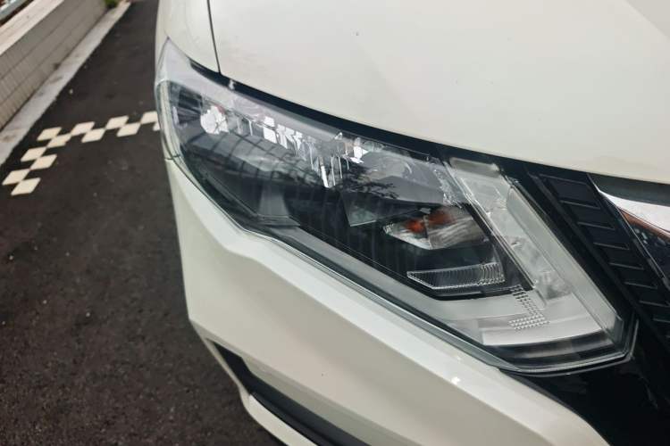 Used Nissan X-Trail 2019 2.5L CVT Smart Connect Luxury Edition 4WD Right Front Headlight