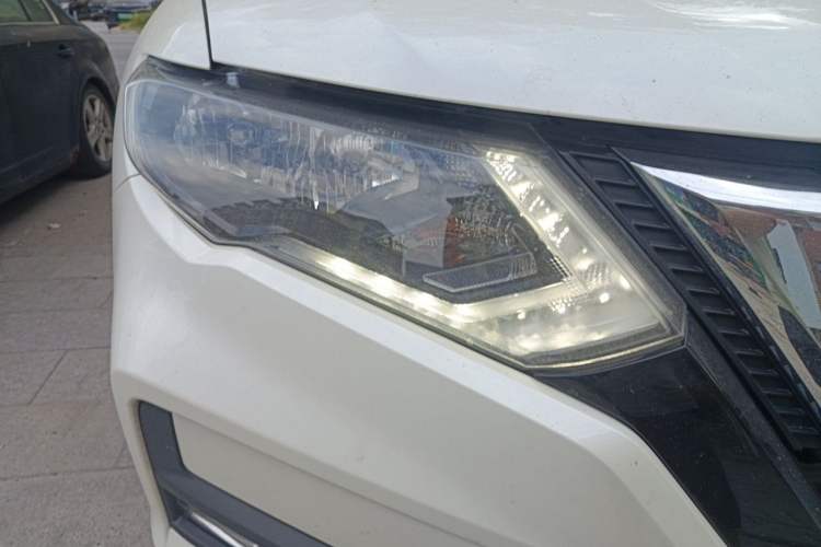 Used Nissan X-Trail 2019 2.0L CVT Smart Connect Comfort Edition 2WD Right Front Headlight