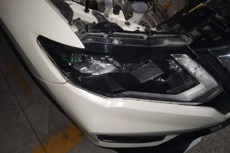 Used Nissan X-Trail 2019 2.5L CVT Smart Connect Luxury Edition 4WD Right Front Headlight