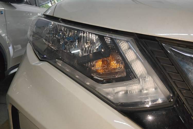 Used Nissan X-Trail 2019 2.0L CVT Smart Connect Comfort Edition 2WD Right Front Headlight