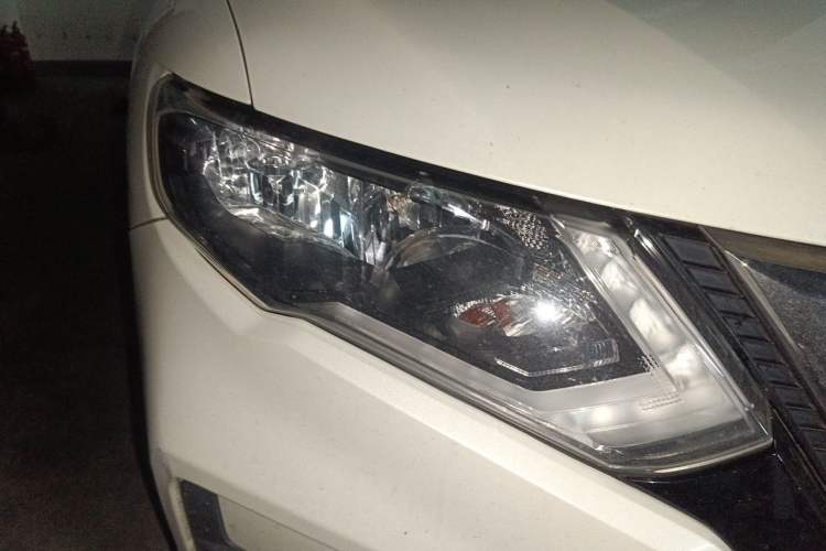 Used Nissan X-Trail 2019 2.0L CVT Smart Connect Comfort Edition 2WD Right Front Headlight