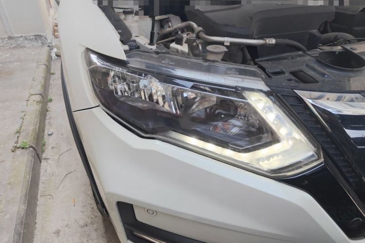 Used Nissan X-Trail 2019 2.5L CVT Smart Connect Luxury Edition 4WD Right Front Headlight