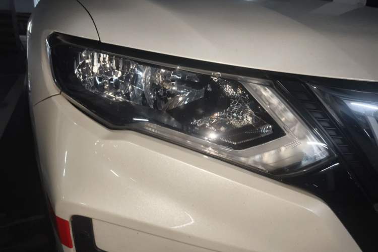 Used Nissan X-Trail 2019 2.0L CVT Smart Connect Comfort Edition 2WD Right Front Headlight