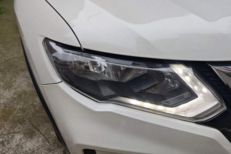 Used Nissan X-Trail 2019 2.0L CVT Smart Connect Comfort Edition 2WD Right Front Headlight