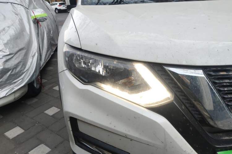 Used Nissan X-Trail 2019 2.0L CVT Smart Connect Comfort Edition 2WD Right Front Headlight