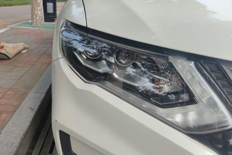 Used Nissan X-Trail 2019 2.0L CVT Smart Connect Comfort Edition 2WD Right Front Headlight