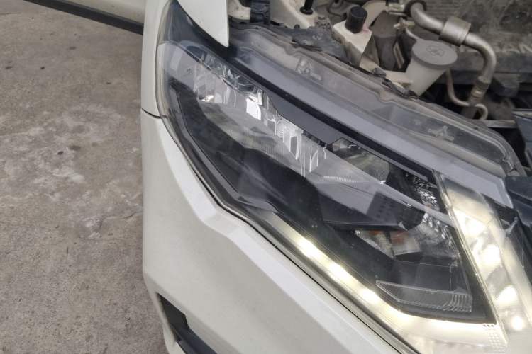 Used Nissan X-Trail 2019 2.0L CVT Comfort Edition 2WD Right Front Headlight
