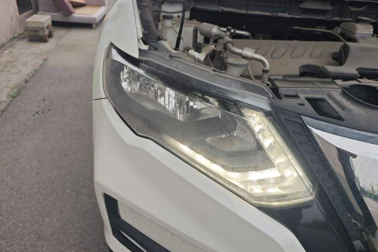 Used Nissan X-Trail 2019 2.0L CVT Smart Connect Comfort Edition 2WD Right Front Headlight