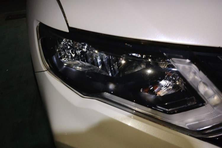 Used Nissan X-Trail 2019 2.0L CVT Smart Connect Comfort Edition 2WD Right Front Headlight