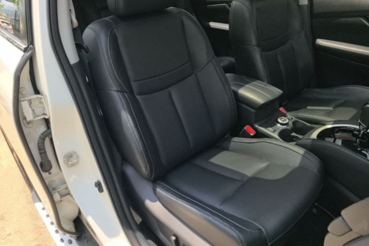 Used Nissan X-Trail 2019 2.5L CVT Smart Connect Luxury Edition 4WD Right Front Seat