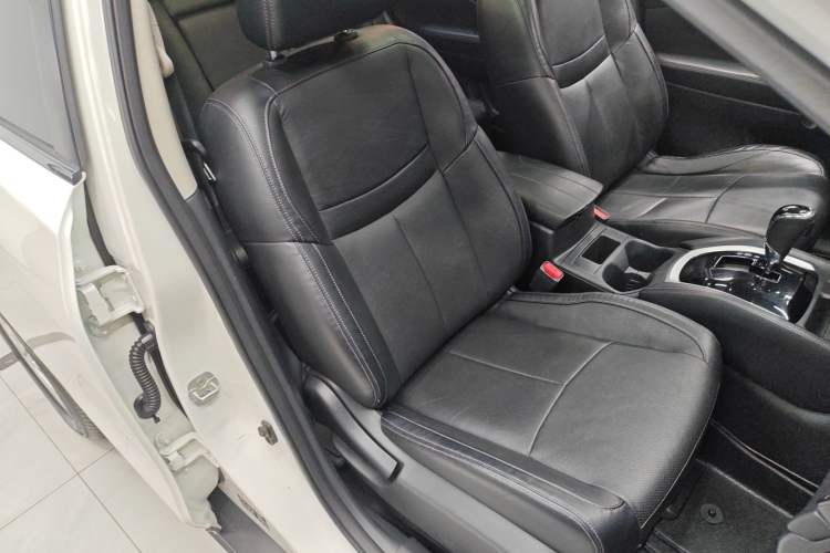 Used Nissan X-Trail 2019 2.0L CVT Smart Connect Comfort Edition 2WD Right Front Seat