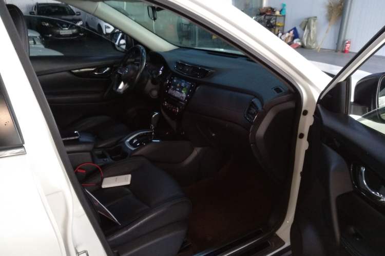 Used Nissan X-Trail 2019 2.0L CVT Smart Connect Comfort Edition 2WD Right Front Seat