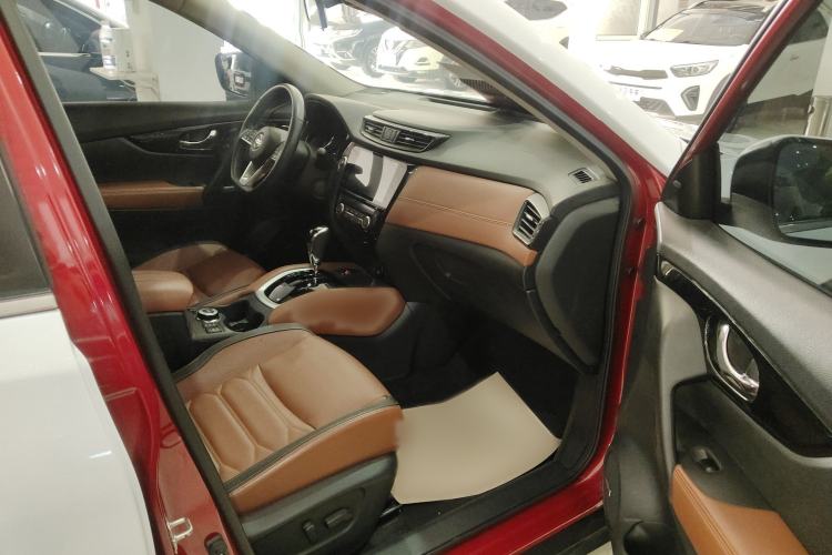 Used Nissan X-Trail 2019 2.5L CVT Smart Connect Supreme Edition 4WD Right Front Seat