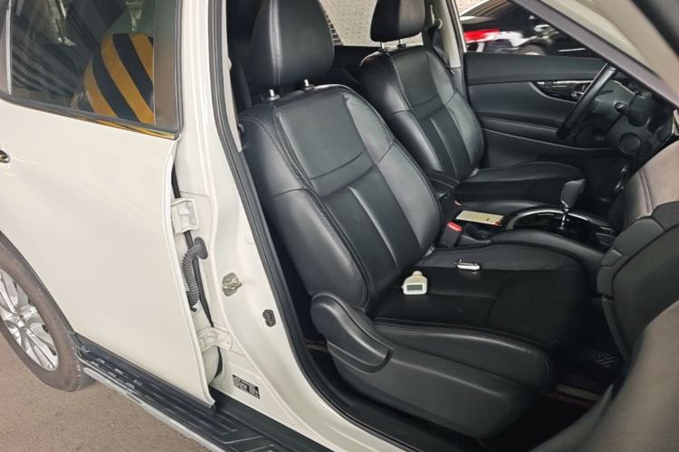 Used Nissan X-Trail 2019 2.0L CVT SmartConnect 7-Seater Comfort Edition 2WD Right Front Seat