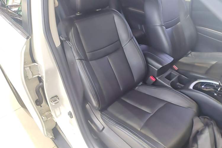 Used Nissan X-Trail 2019 2.0L CVT Smart Connect Comfort Edition 2WD Right Front Seat