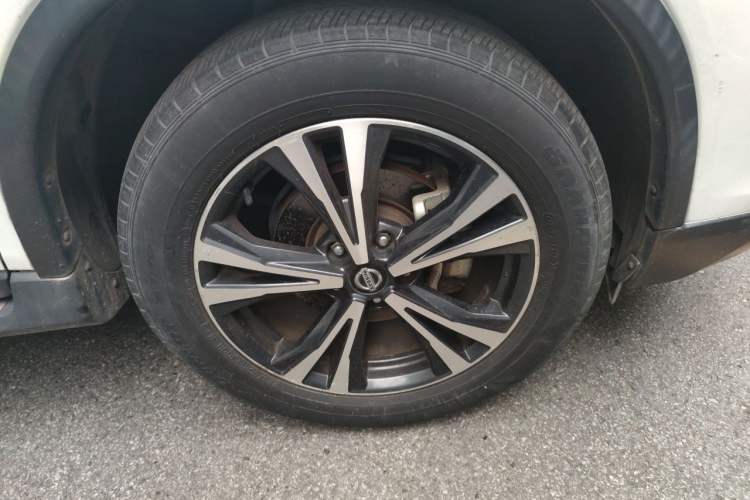 Used Nissan X-Trail 2019 2.5L CVT Smart Connect Luxury Edition 4WD Right Front Wheel Hub