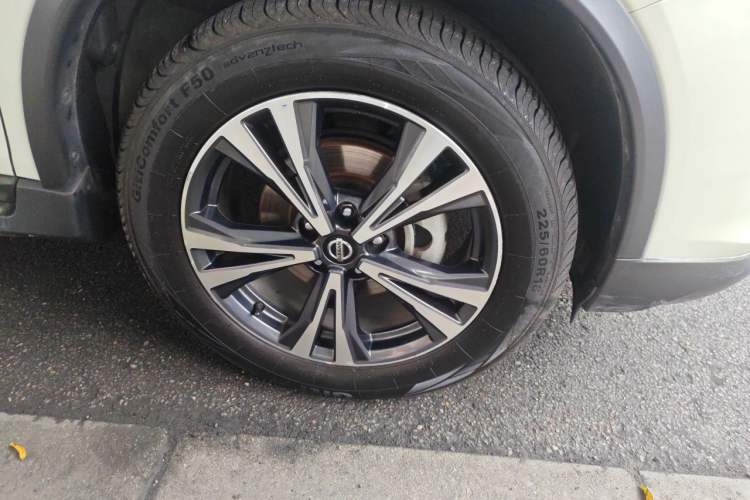 Used Nissan X-Trail 2019 2.5L CVT Smart Connect Luxury Edition 4WD Right Front Wheel Hub