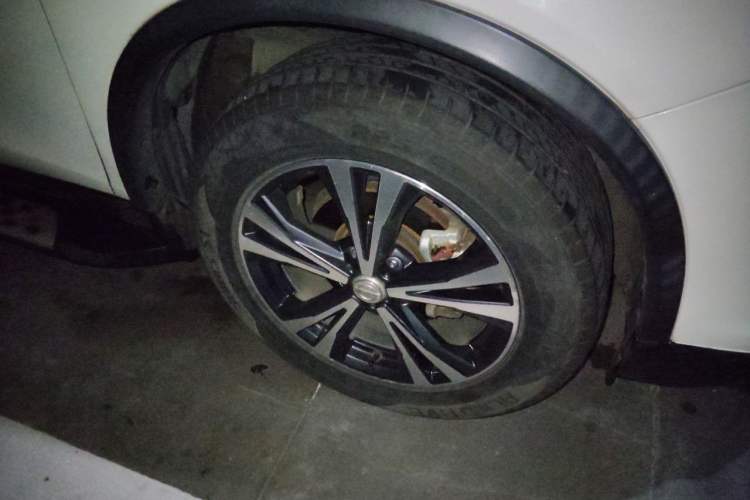 Used Nissan X-Trail 2019 2.5L CVT Smart Connect Luxury Edition 4WD Right Front Wheel Hub