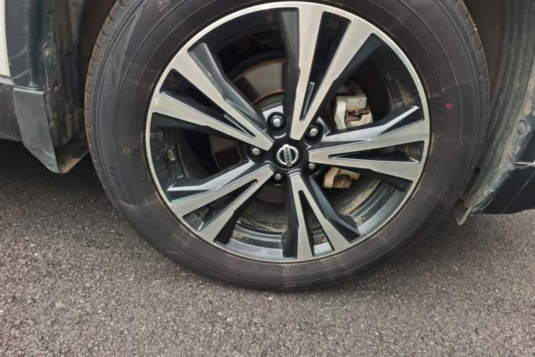 Used Nissan X-Trail 2019 2.5L CVT Smart Connect Luxury Edition 4WD Right Front Wheel Hub