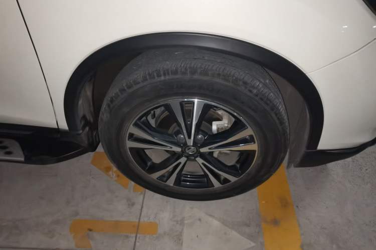 Used Nissan X-Trail 2019 2.5L CVT Smart Connect Luxury Edition 4WD Right Front Wheel Hub