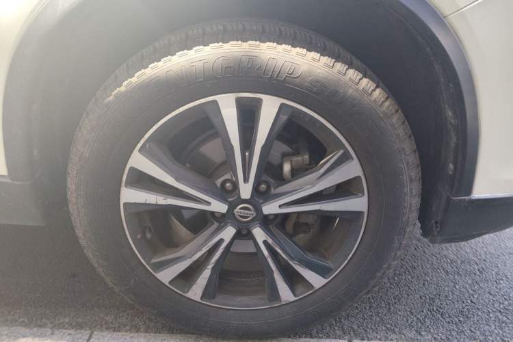 Used Nissan X-Trail 2019 2.5L CVT Smart Connect Luxury Edition 4WD Right Front Wheel Hub