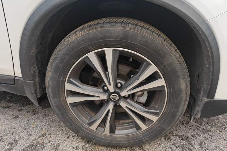 Used Nissan X-Trail 2019 2.5L CVT Smart Connect Luxury Edition 4WD Right Front Wheel Hub