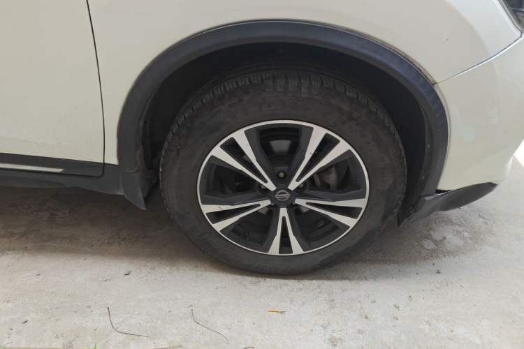 Used Nissan X-Trail 2019 2.5L CVT Smart Connect Luxury Edition 4WD Right Front Wheel Hub