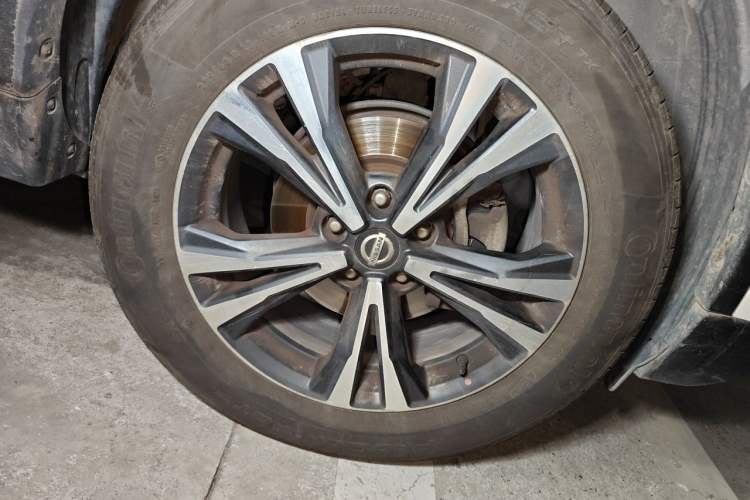 Used Nissan X-Trail 2019 2.5L CVT Smart Connect Luxury Edition 4WD Right Front Wheel Hub