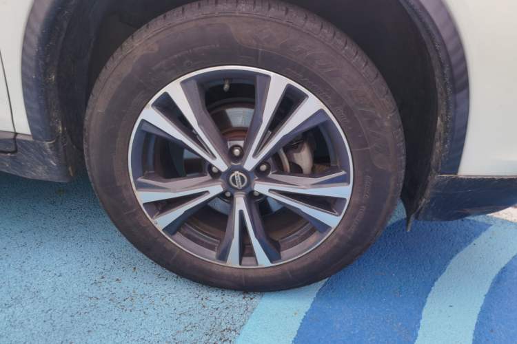 Used Nissan X-Trail 2019 2.5L CVT Smart Connect Luxury Edition 4WD Right Front Wheel Hub
