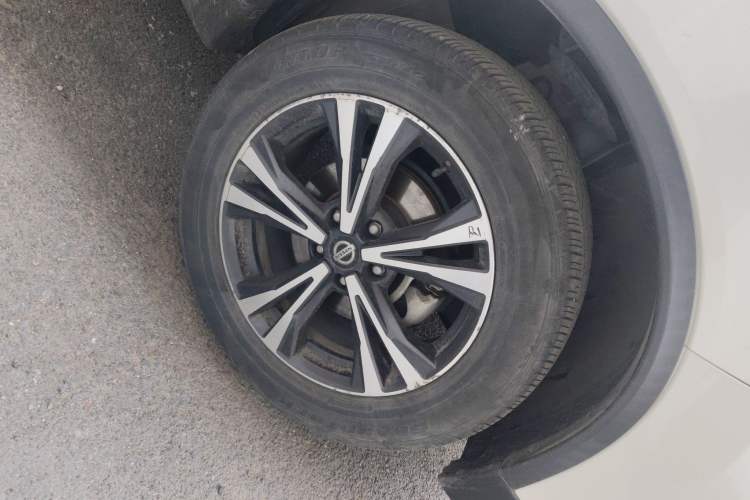 Used Nissan X-Trail 2019 2.5L CVT Smart Connect Luxury Edition 4WD Right Front Wheel Hub