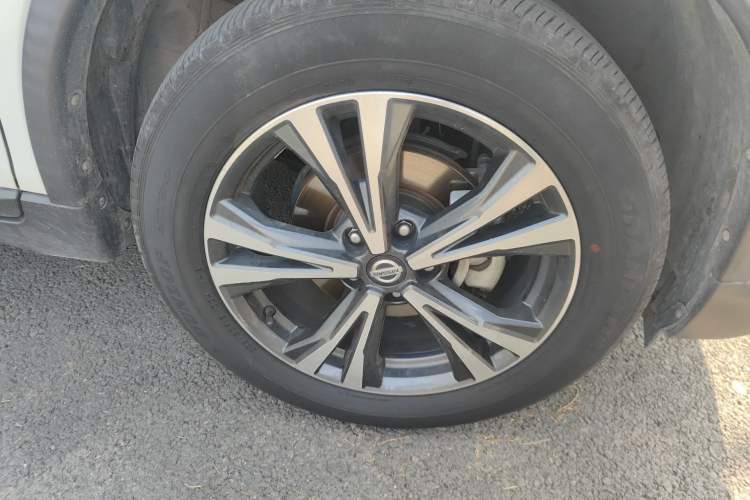 Used Nissan X-Trail 2019 2.5L CVT Smart Connect Luxury Edition 4WD Right Front Wheel Hub
