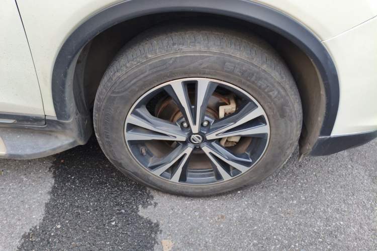 Used Nissan X-Trail 2019 2.5L CVT Smart Connect Luxury Edition 4WD Right Front Wheel Hub