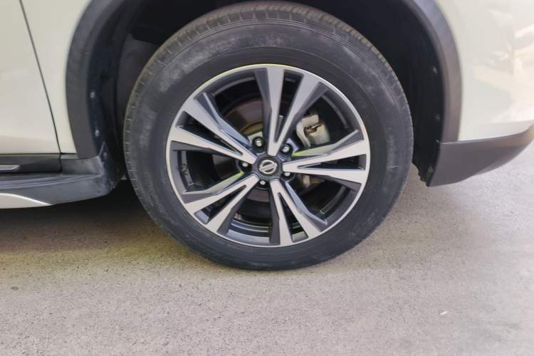 Used Nissan X-Trail 2019 2.5L CVT Smart Connect Luxury Edition 4WD Right Front Wheel Hub