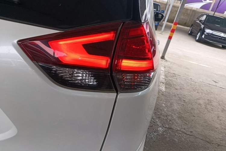 Used Nissan X-Trail 2019 2.0L CVT Smart Connect Comfort Edition 2WD Right Rear Taillight