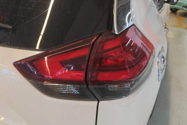 Used Nissan X-Trail 2019 2.0L CVT Smart Connect Comfort Edition 2WD Right Rear Taillight